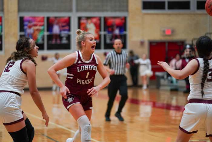 mathis-london-girls-basketball-playoffs00003